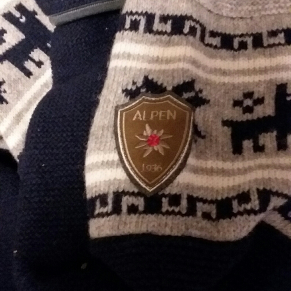 Alphen Way zip up Cardigans - Picture 3 of 4